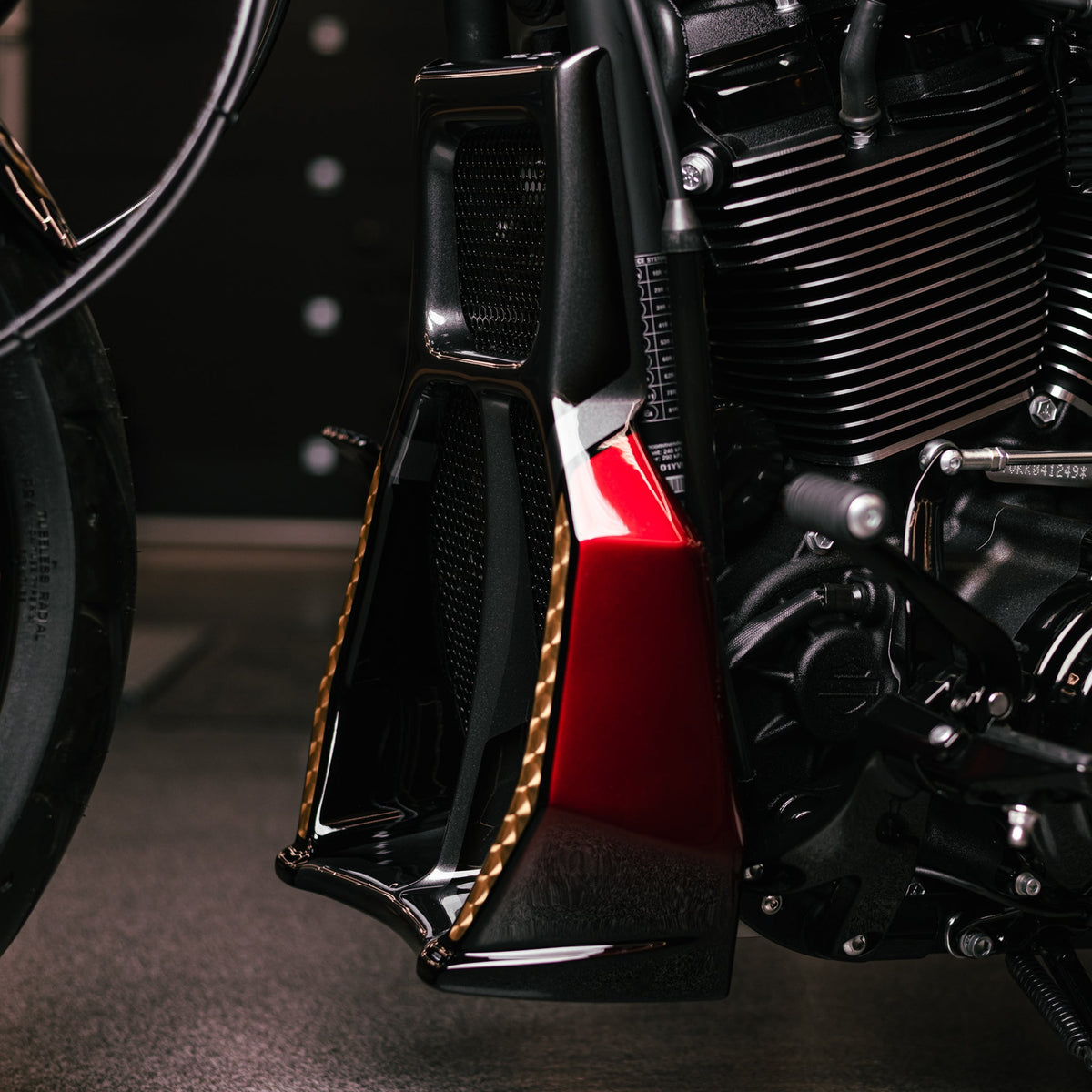Killer Custom Radiator Cover Chin Spoiler "Avenger" - Softail 18-up