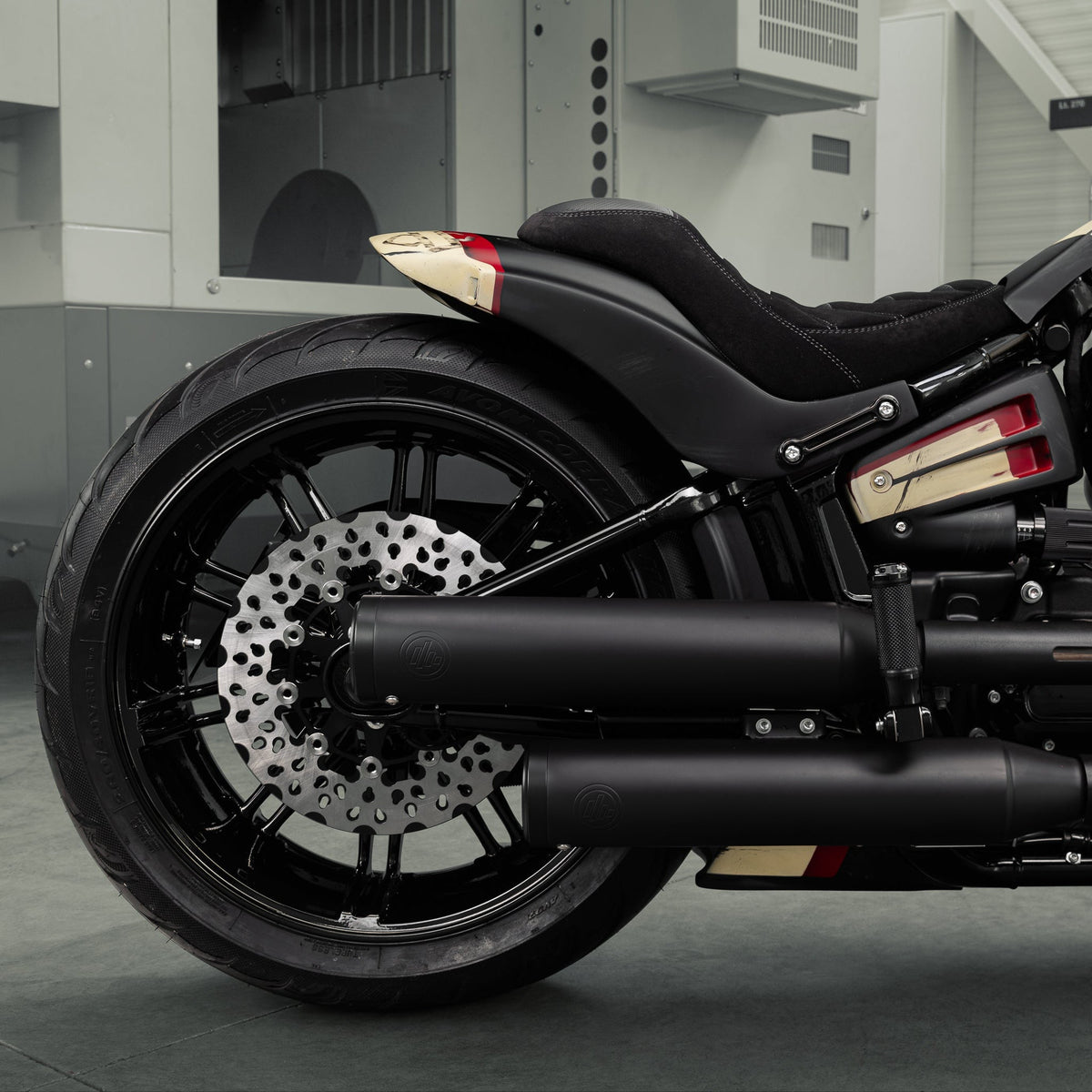 Killer Custom Rear Fender "Avenger" with Integrated Lights - Breakout / Fat Boy 25-up