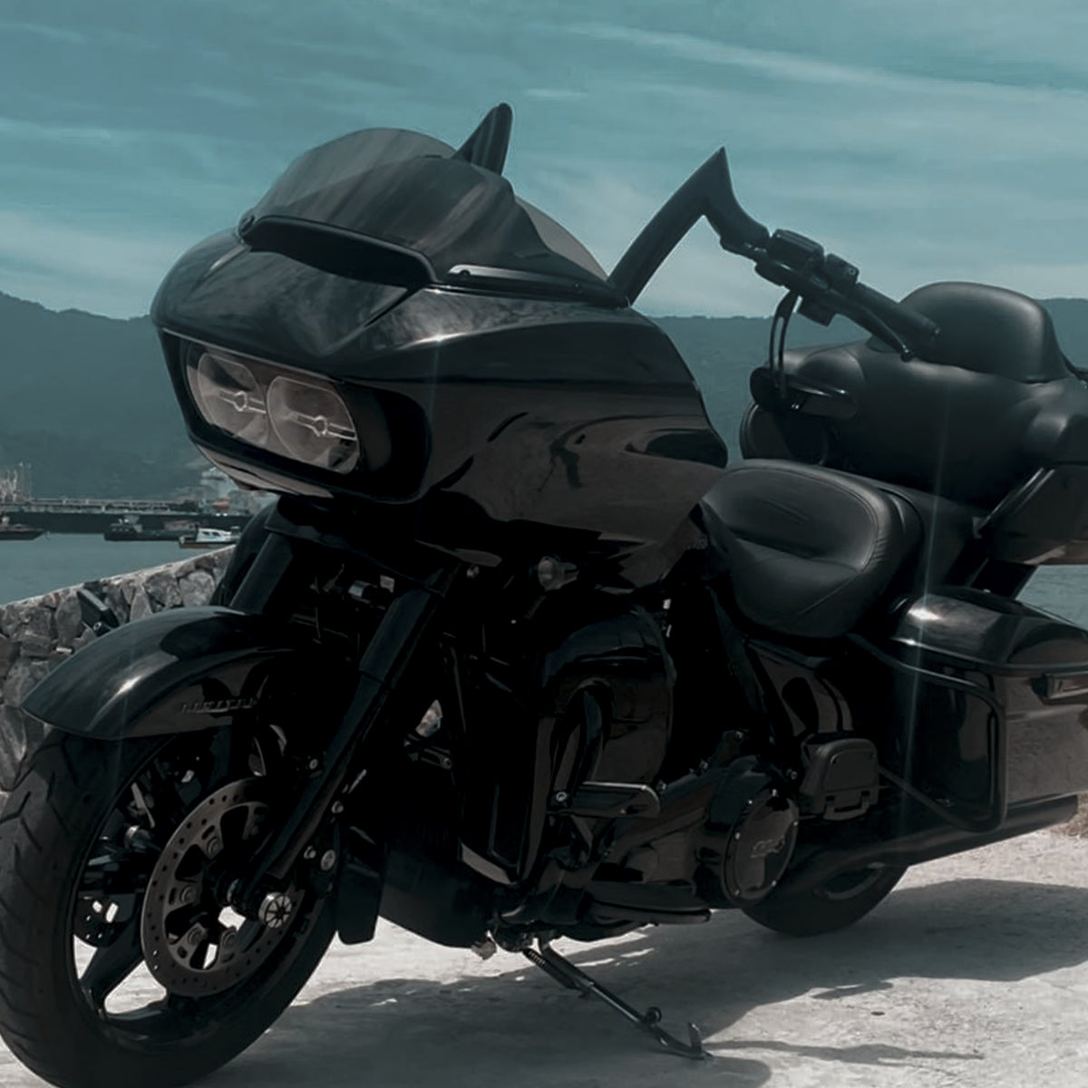 Wings Custom Diablo Rhino 2" Handlebars - Road Glide 00-26 - Gloss Black / Matte Black
