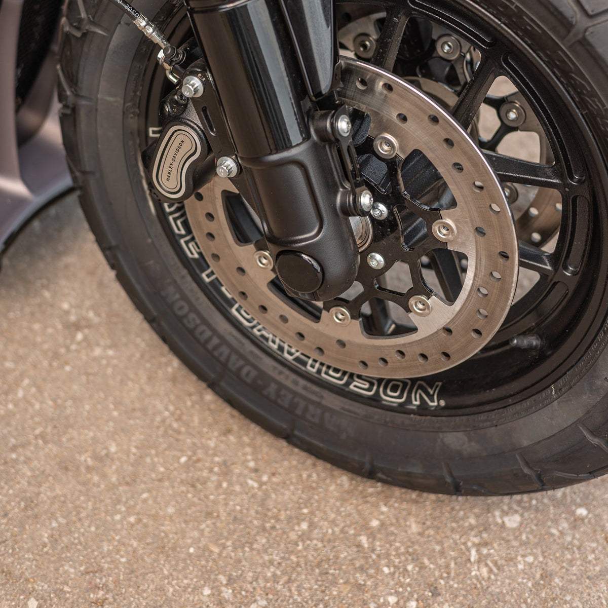 Killer Custom Front Axle Cover Set, Upside-Down Fork - Softail 18-up