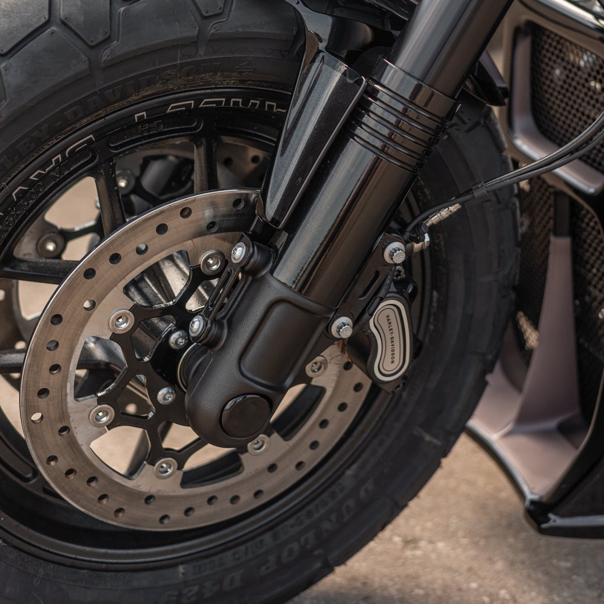 Killer Custom Front Axle Cover Set, Upside-Down Fork - Softail 18-up