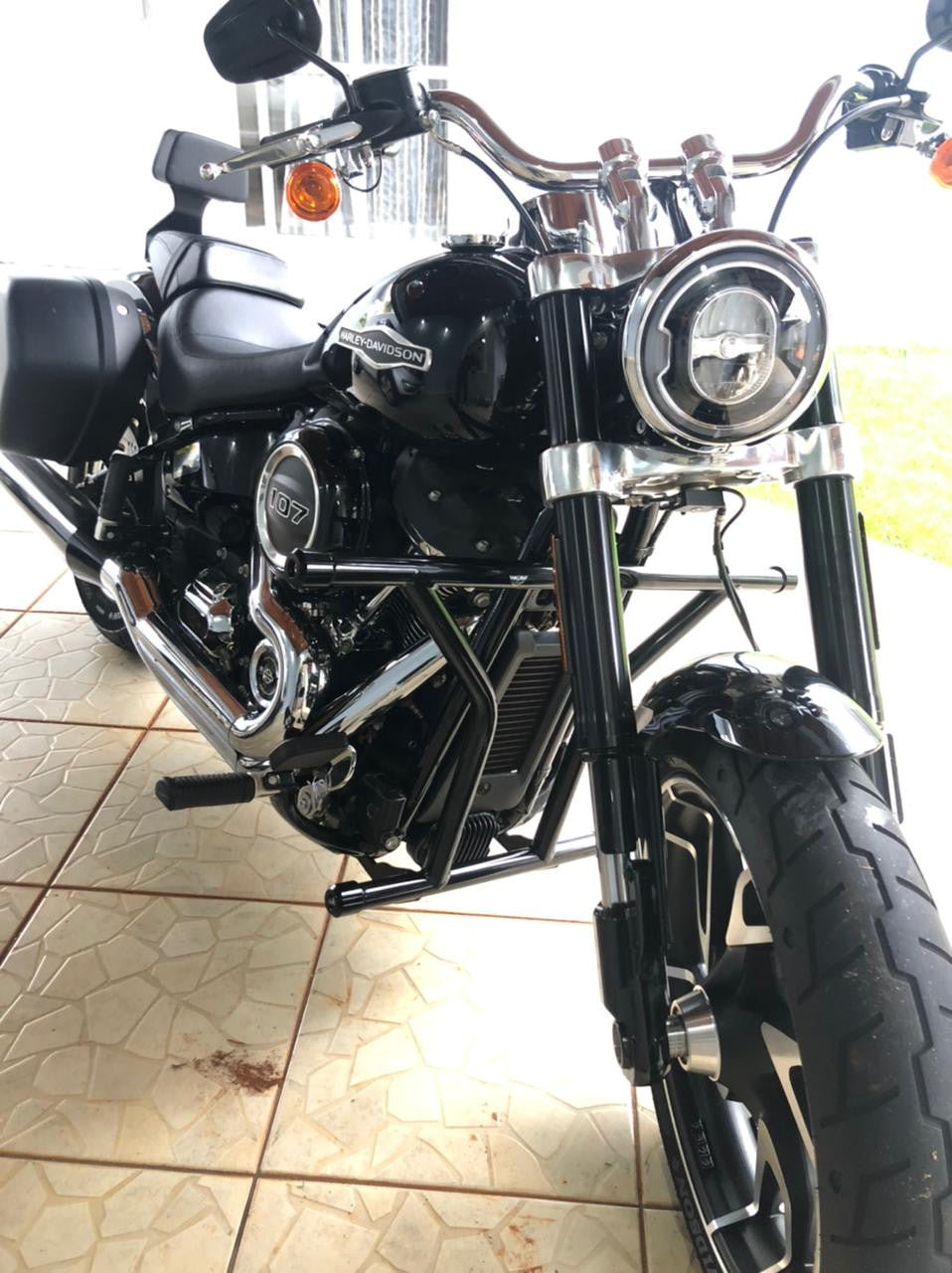 Wings Custom Crash Bar - Fat Boy 18-26 - Gloss Black / Matte Black
