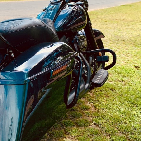 Wings Custom Saddlebag Guard Classic - Touring 11-26 - Gloss Black / Matte Black