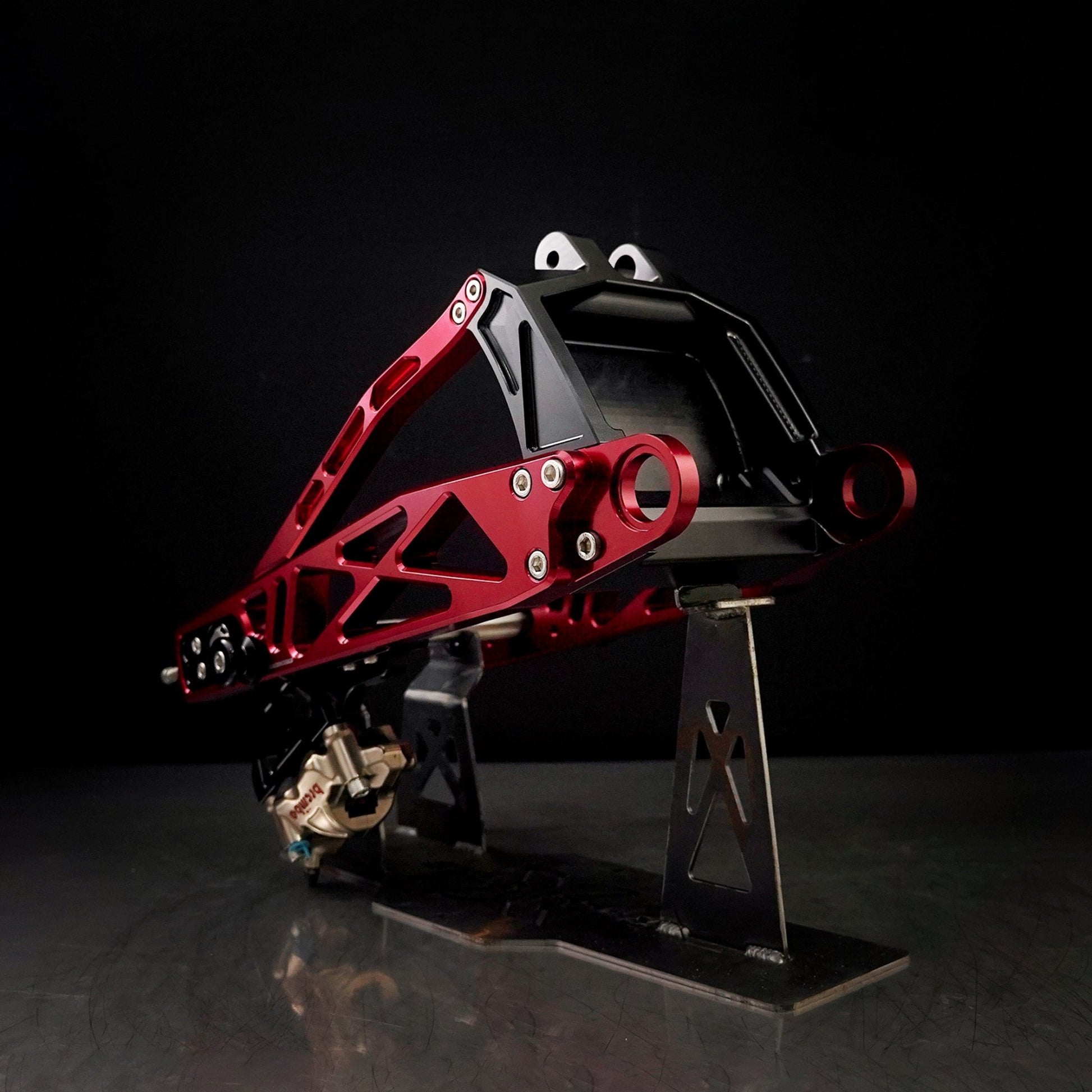 Raceworks Billet V1 Swingarm - Softail Narrow 18 - up - Henne Company