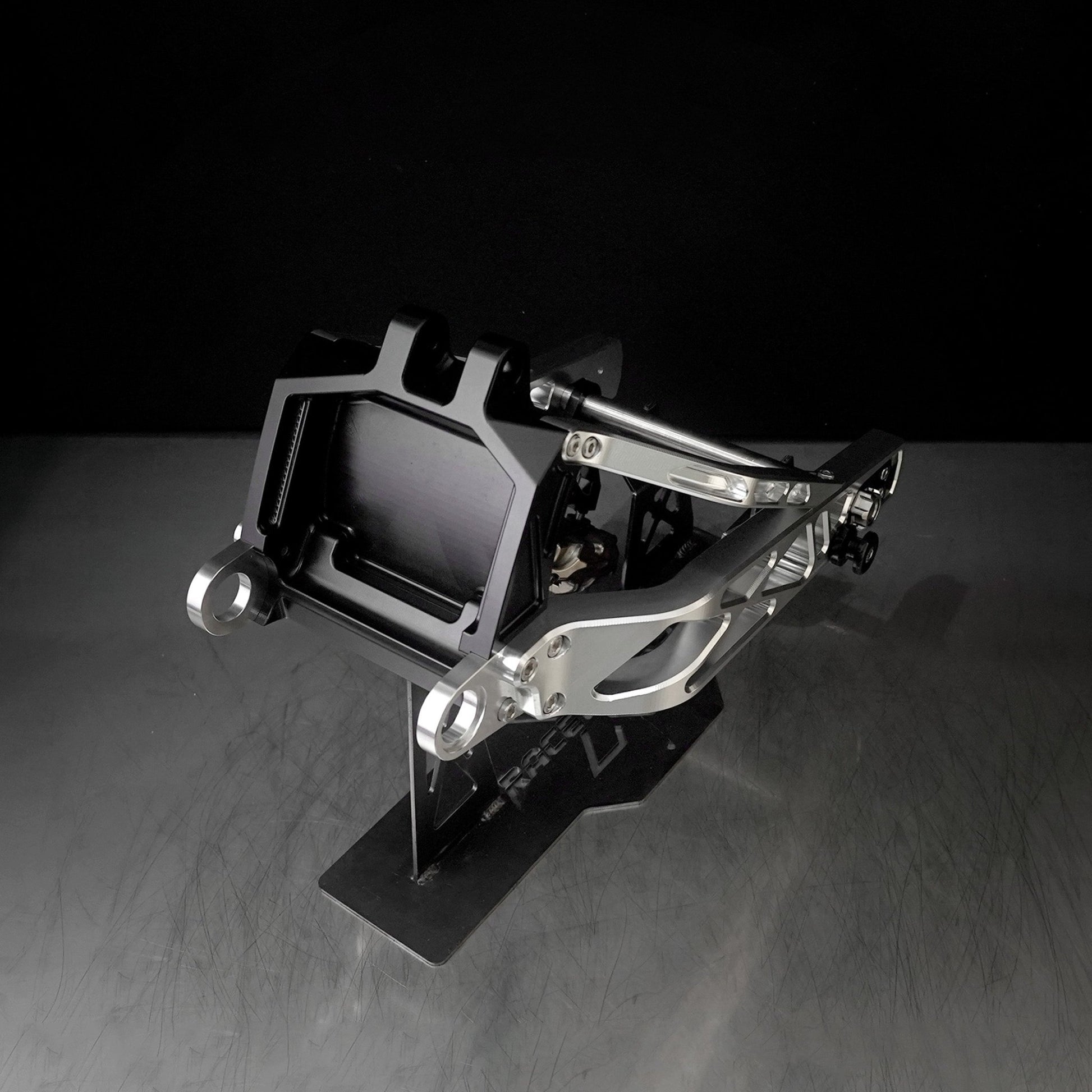Raceworks Billet V1 Swingarm - Softail Narrow 18 - up - Henne Company