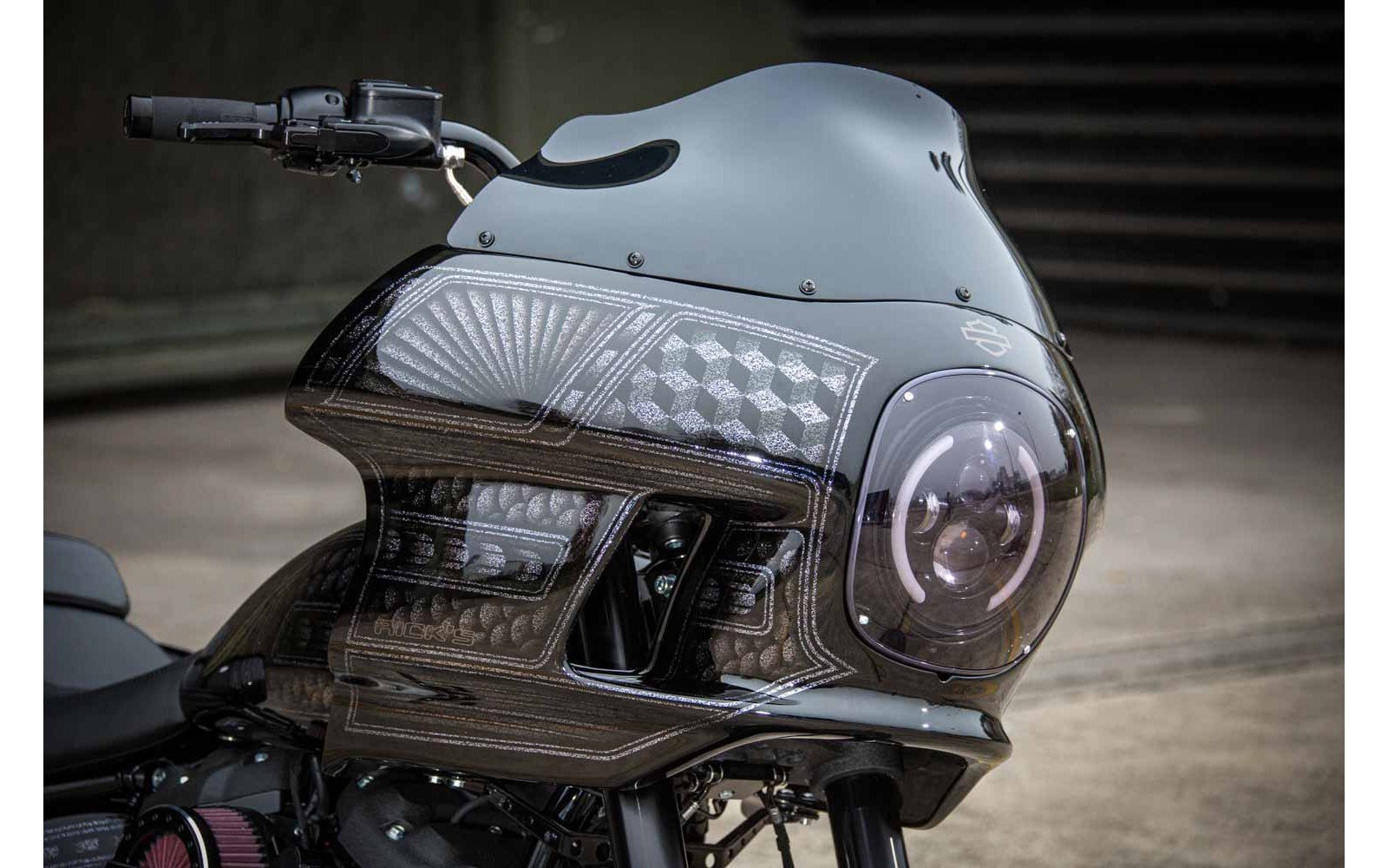 Rick's Clubstyle Fairing FXRP FXRT Police Replica - Softail 18 - up - Henne Company