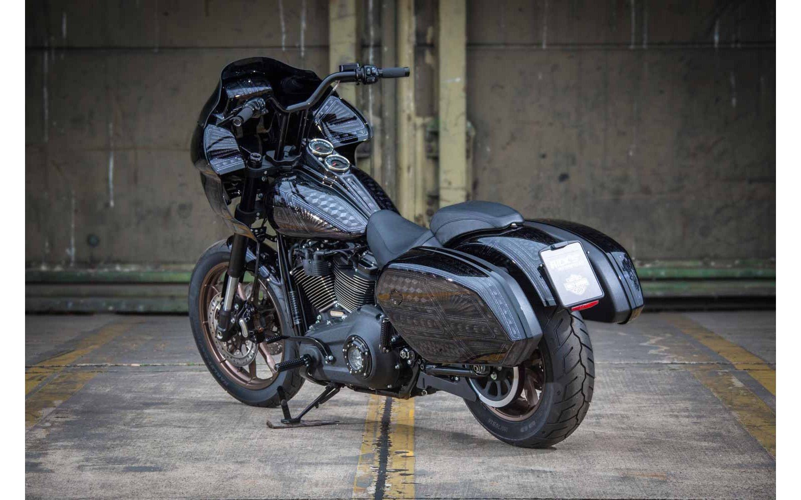 Rick's Clubstyle Fairing FXRP FXRT Police Replica - Softail 18 - up - Henne Company