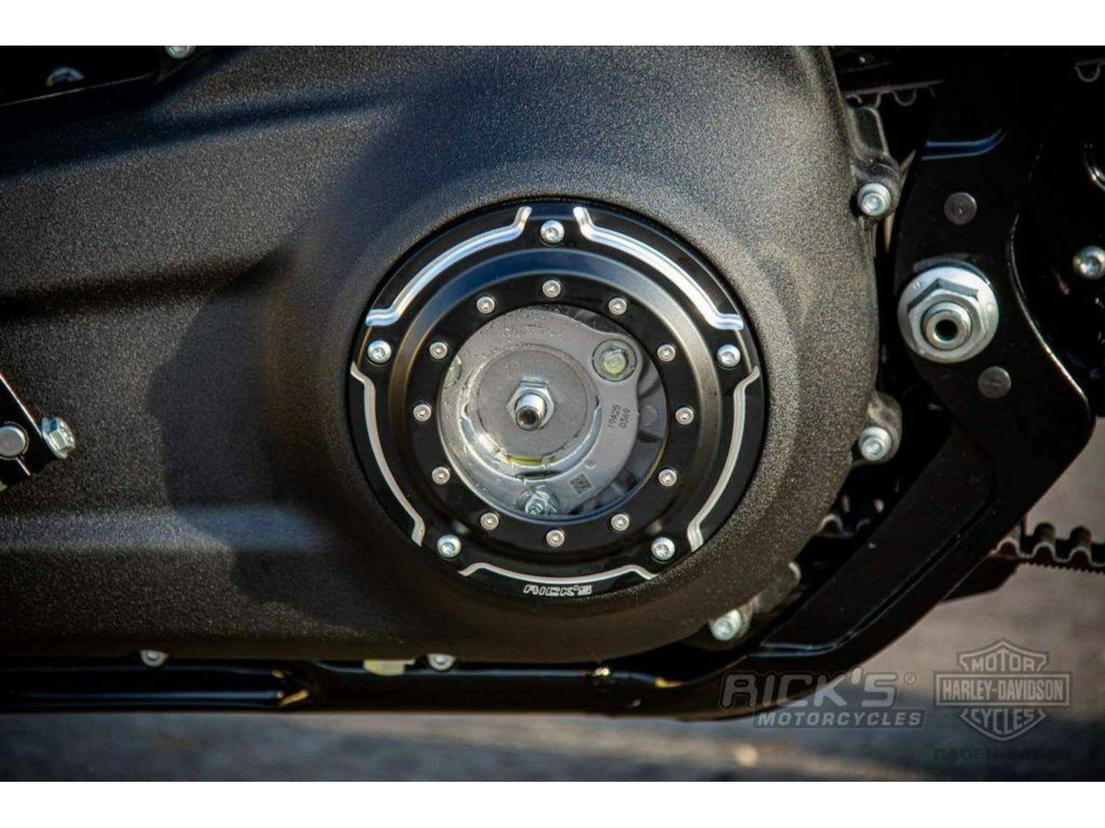Rick's Derby Cover "Bullauge" Bi - Color - Softail 19 - up - Henne Company