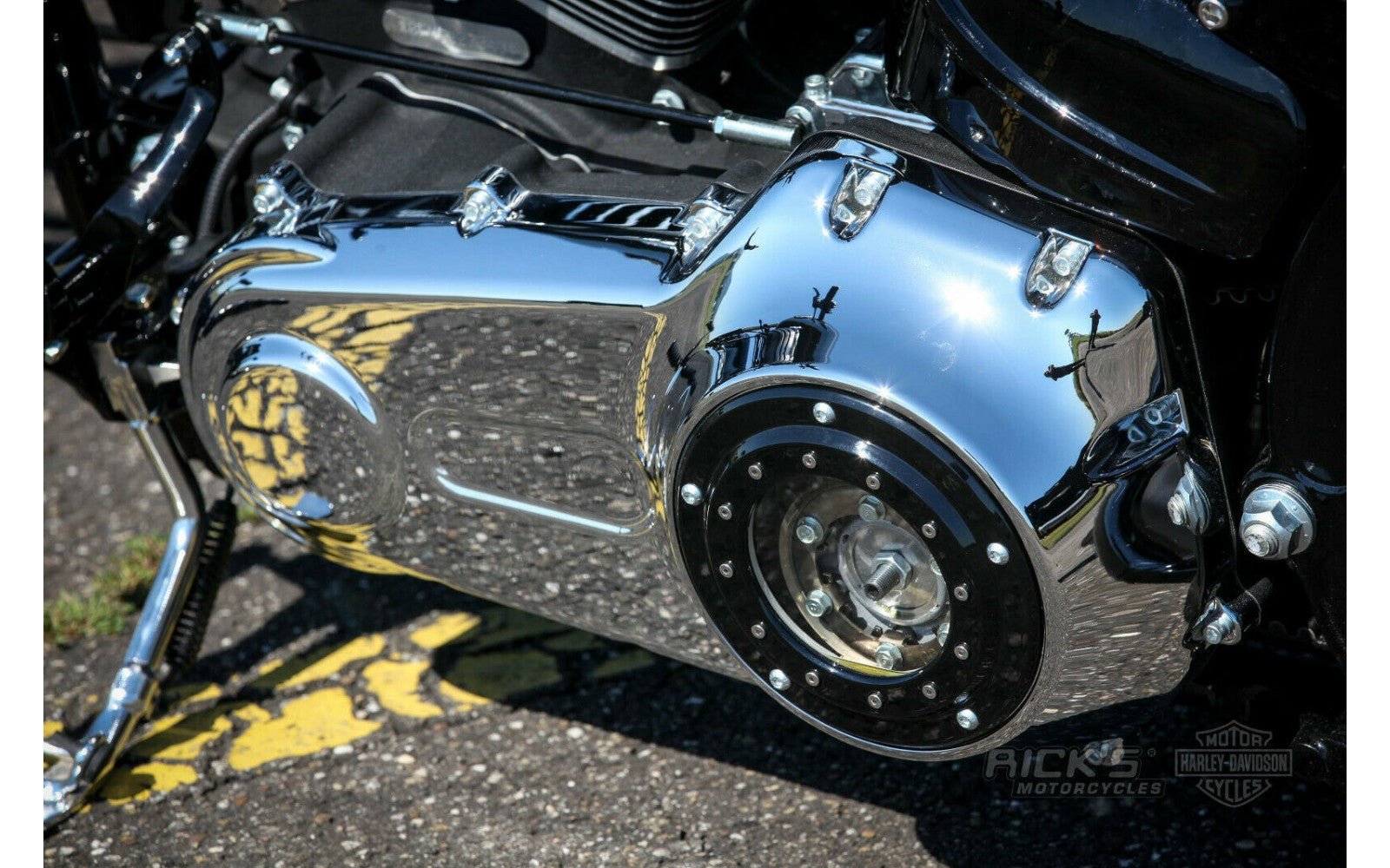 Rick's Derby Cover "Bullauge" Gloss Black - Softail 07 - up - Henne Company