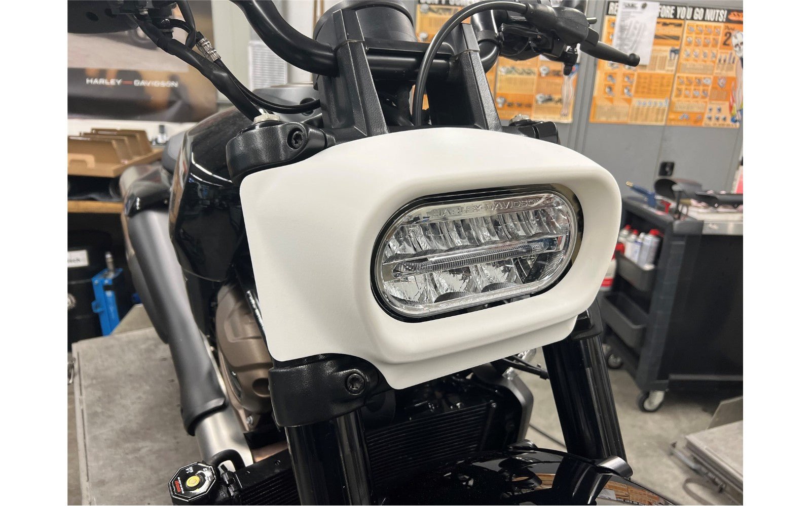 Rick's Headlight Mask "FAT" Gloss Black - Sportster S 21 - up - Henne Company