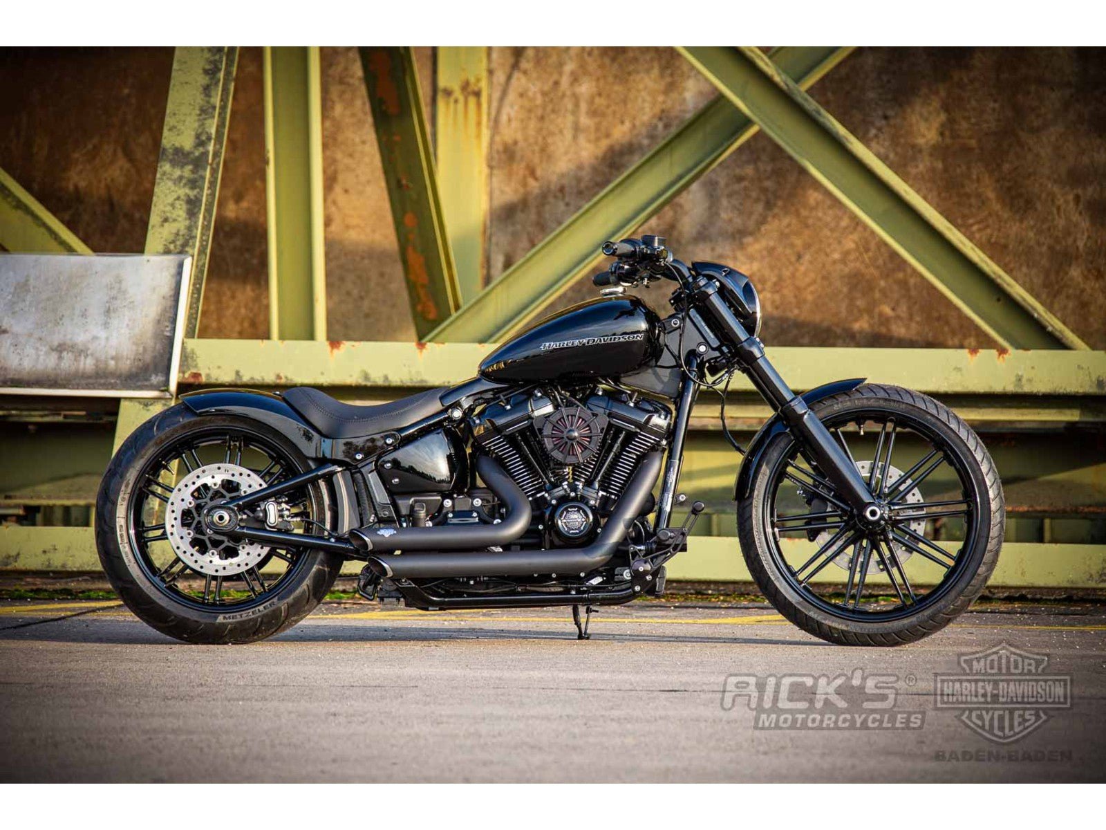 Rick's Headlight Mask Gloss Black - Breakout 18 - up - Henne Company