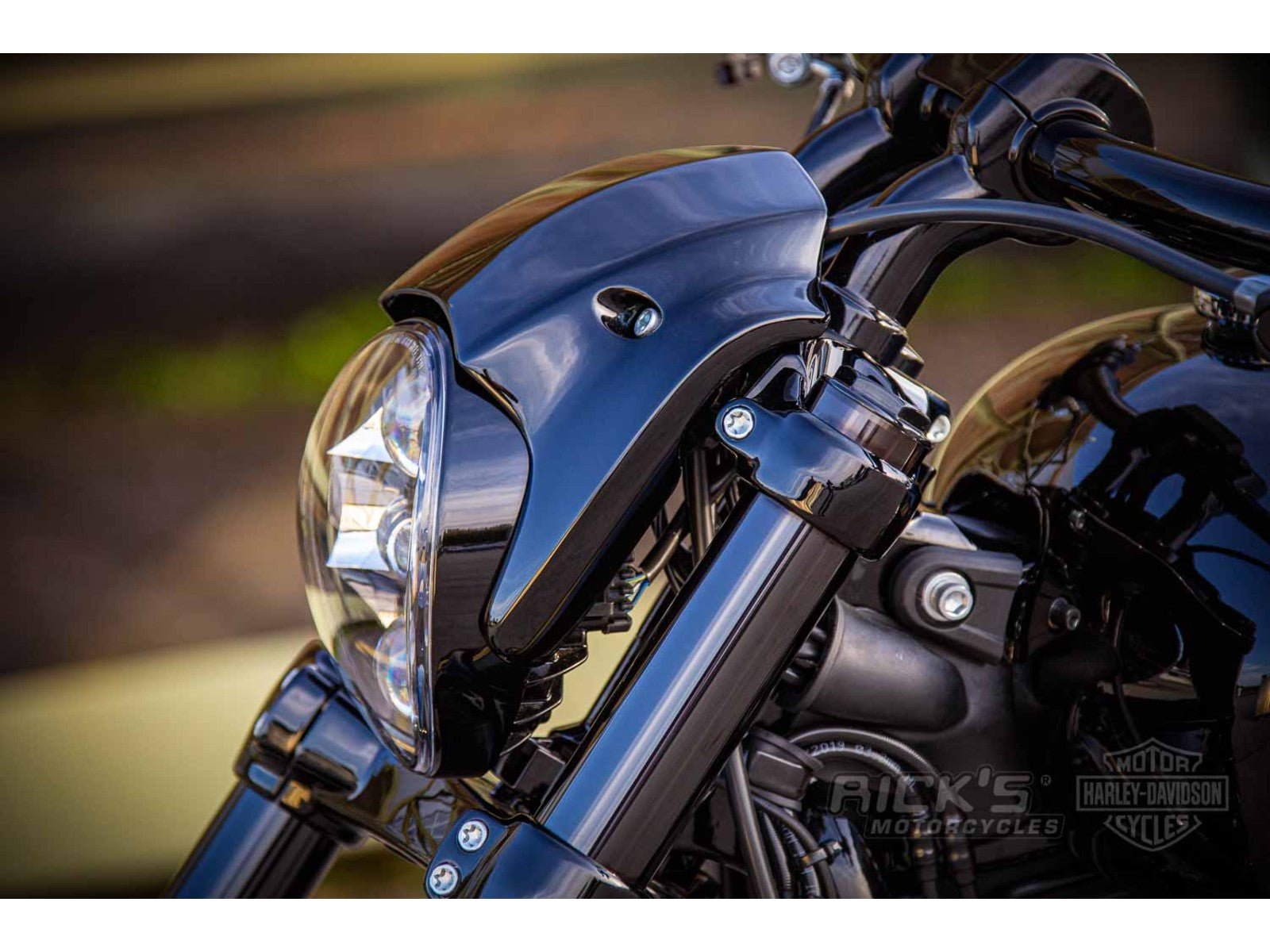 Rick's Headlight Mask Gloss Black - Breakout 18 - up - Henne Company