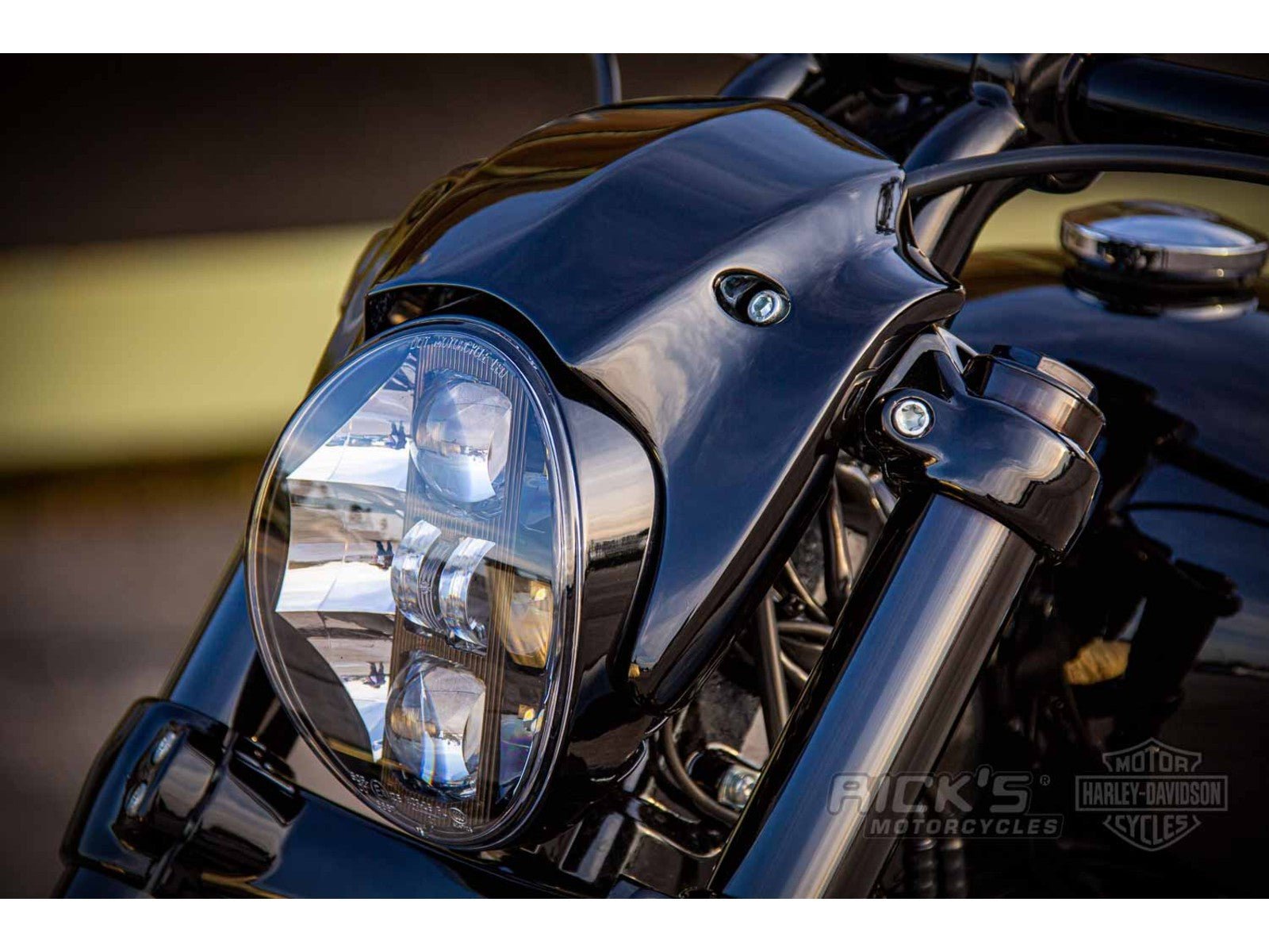 Rick's Headlight Mask Gloss Black - Breakout 18 - up - Henne Company