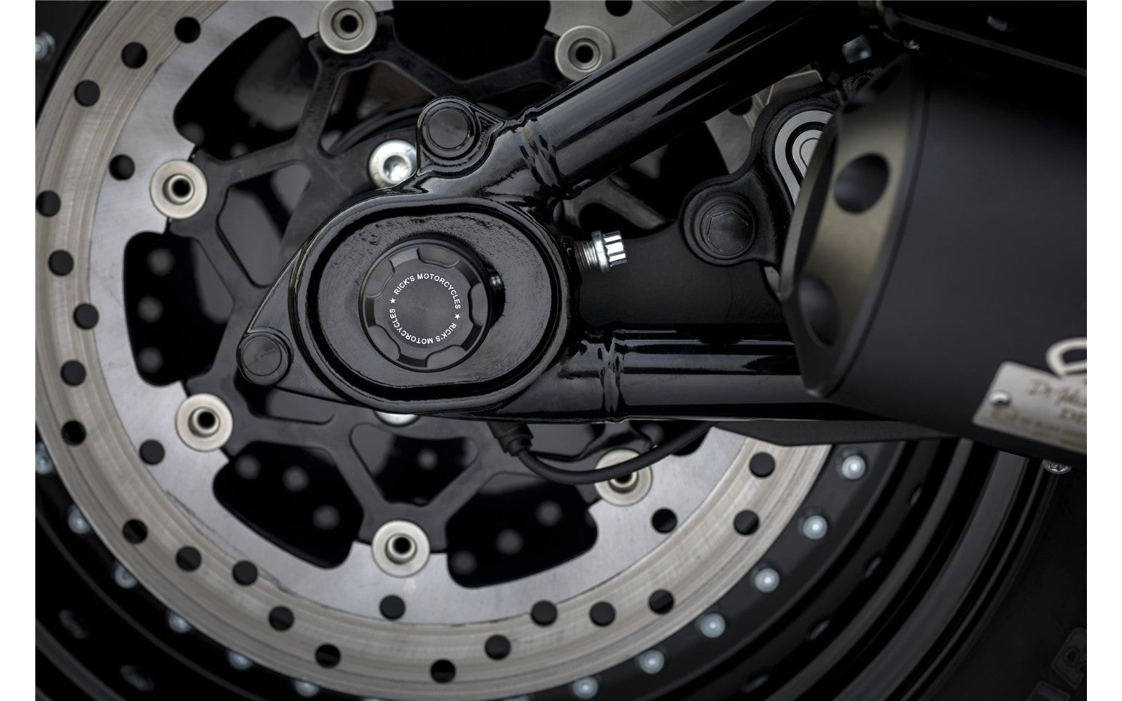 Rick's Rear Axle Cover Premium - Softail 18 - up - Henne Company