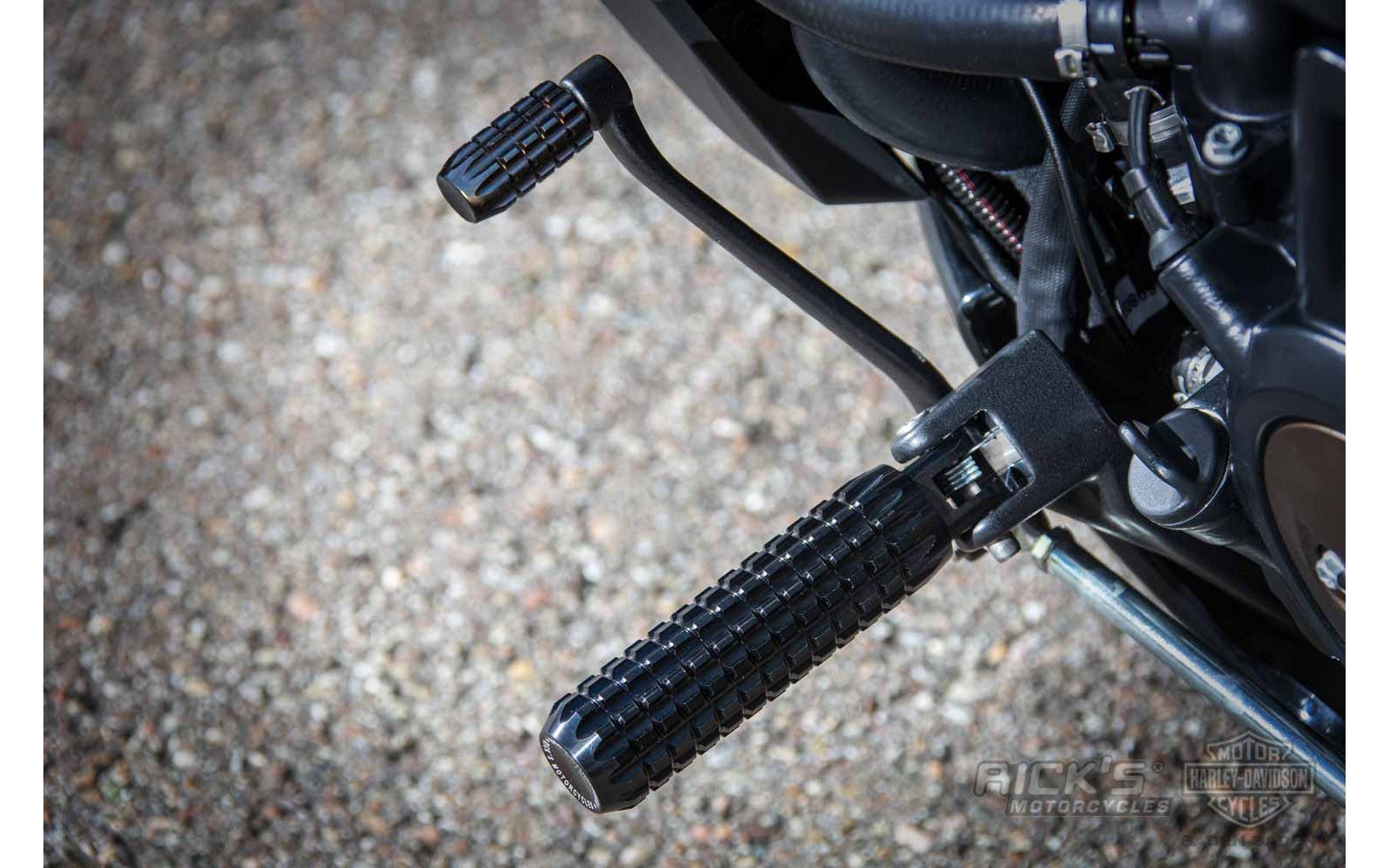 Rick's Shift Peg AK4.7 Black - Sportster S / Nightster - Henne Company