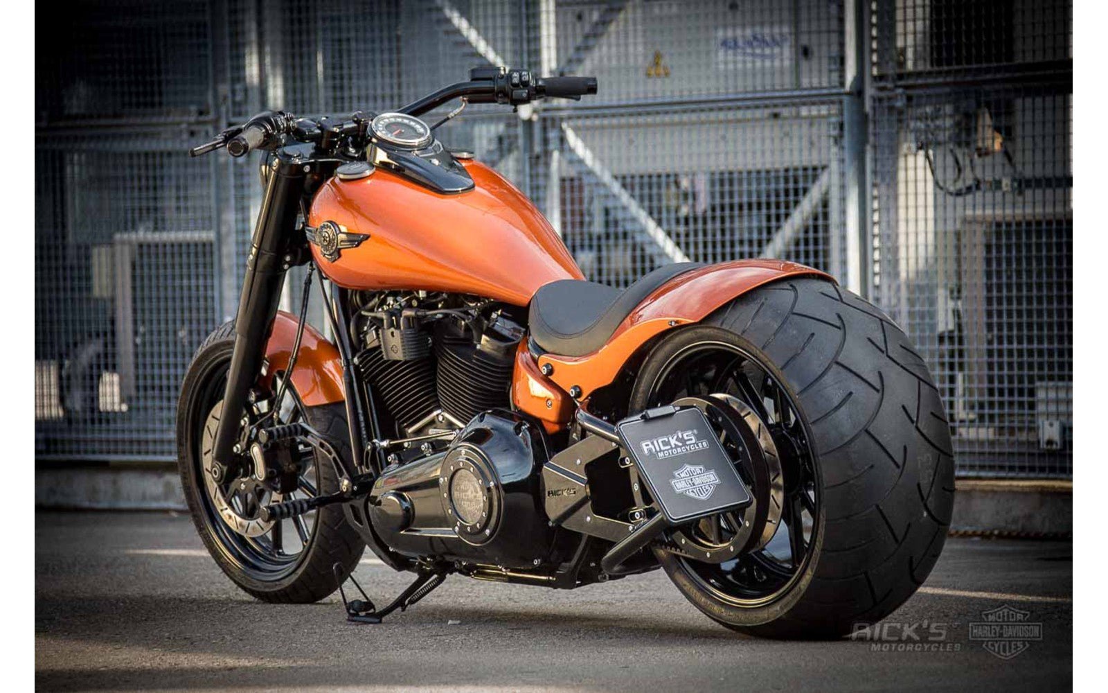 Rick's Steel Rear Fender 300 Tire - Softail Narrow 18 - up - Henne Company