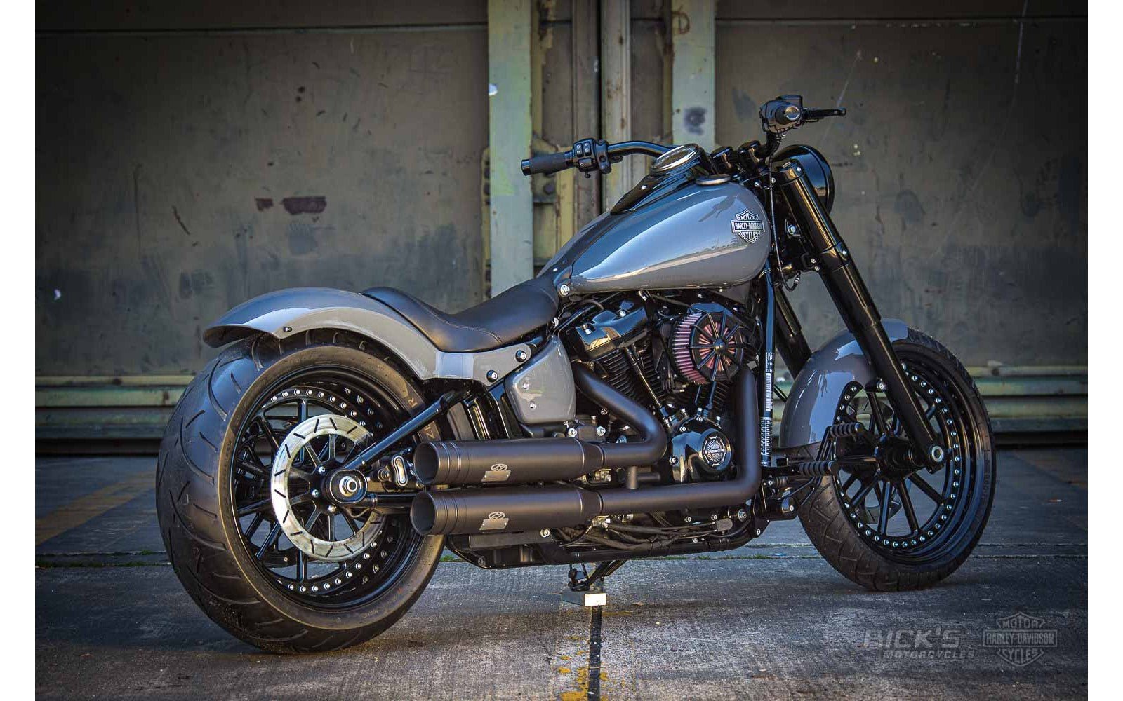 Rick's Steel Rear Rear Fender 200 Tire - Softail Narrow 18 - up - Henne Company