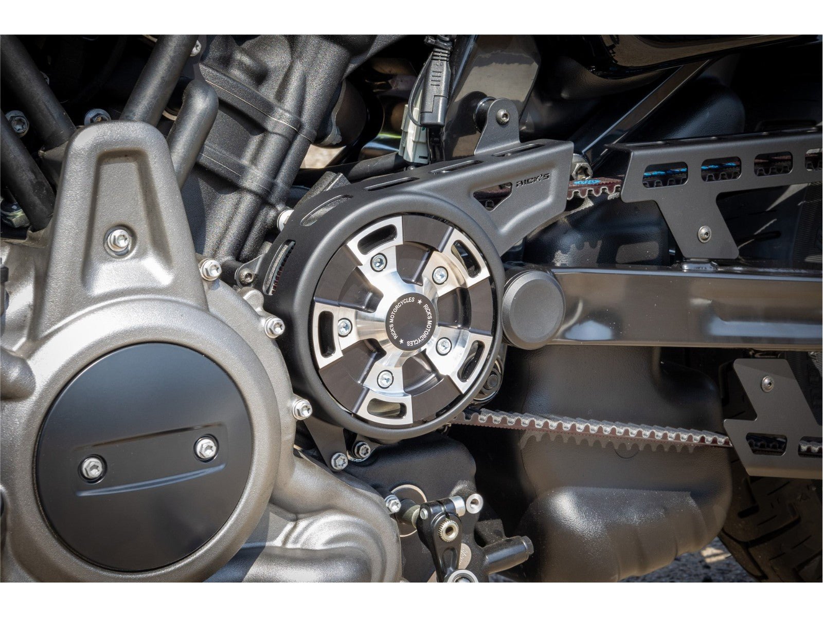 Rick's Swingarm Axle Cover Smooth - Nightster 22 - up - Henne Company